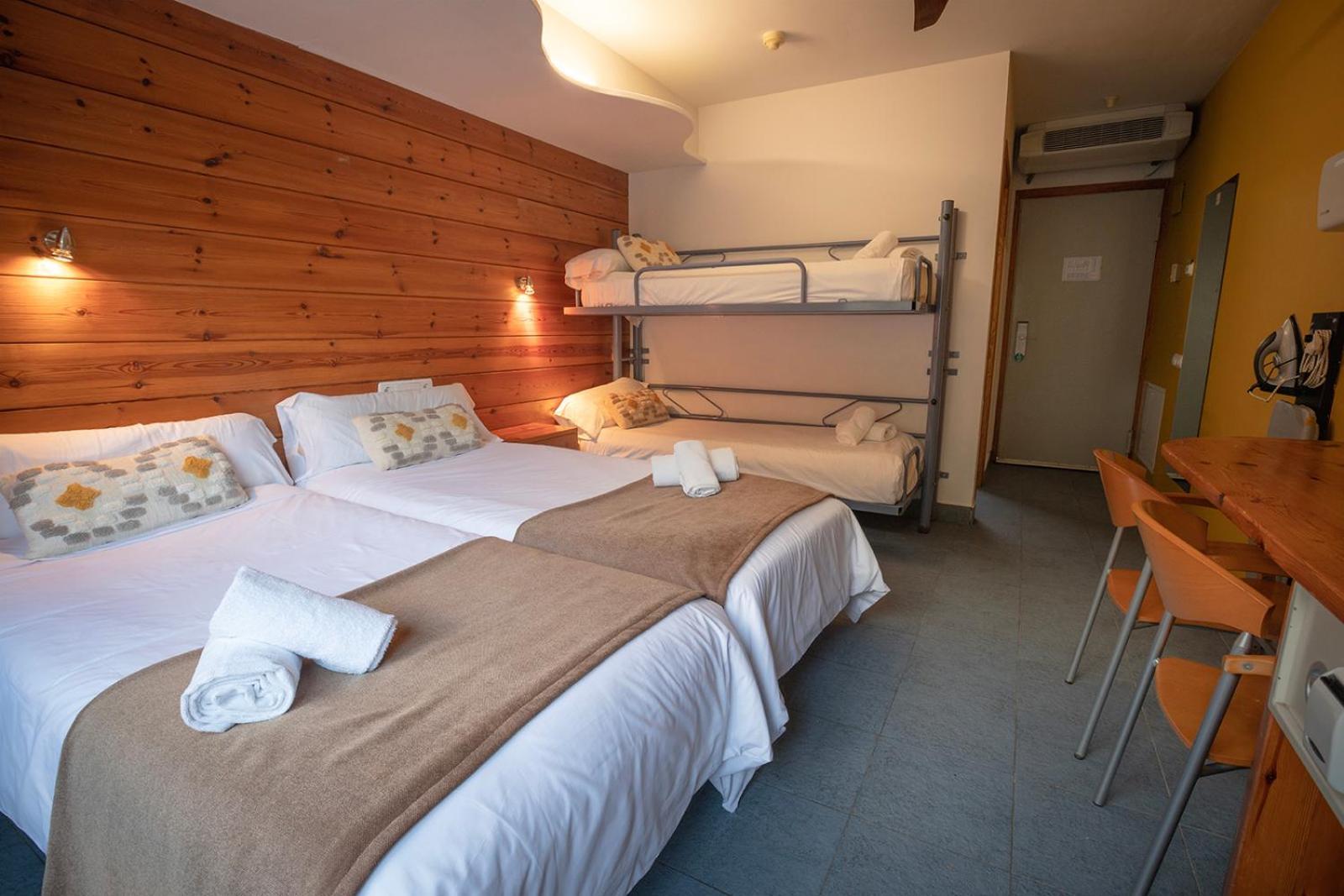 Hotel Restaurant Les Brases Sort Bagian luar foto