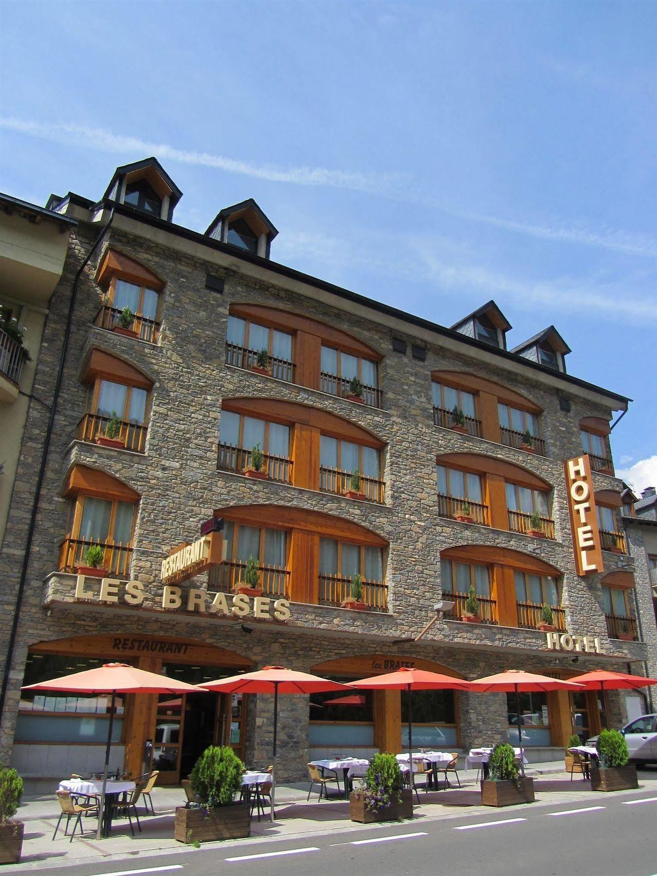 Hotel Restaurant Les Brases Sort Bagian luar foto